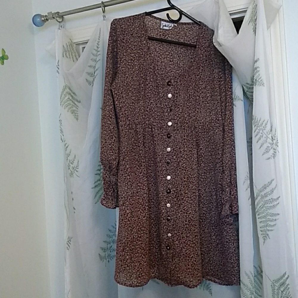 Floral dress with cute button details